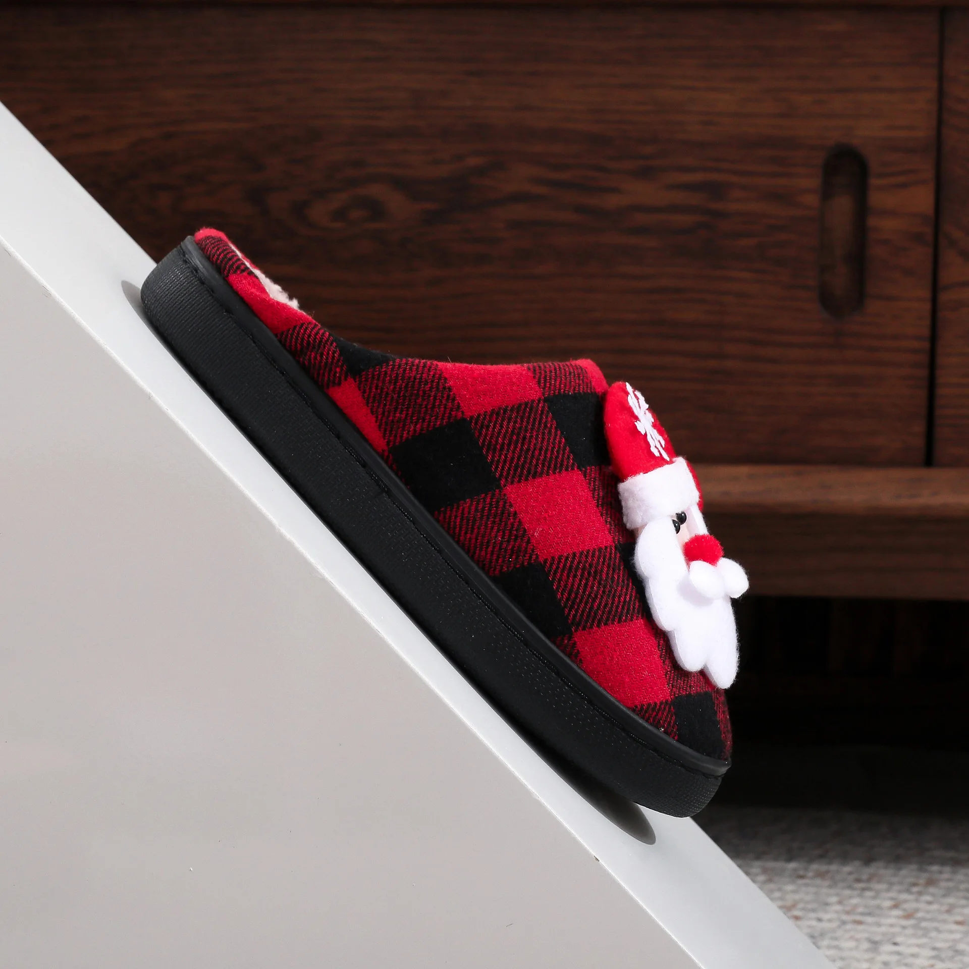 Christmas Theme Cotton Slippers with Santa Claus Black Red Plaid Design Thick Sole Cotton Slippers for Home with Warm Fleece view 4
