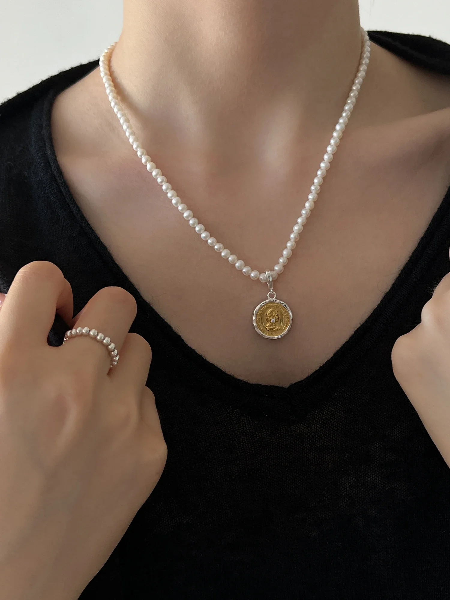 S925 Sterling Silver Necklace for Women Small Design Sense  Ancient Coin Queen Statue Pendant  Personalized Simple Collar Chain