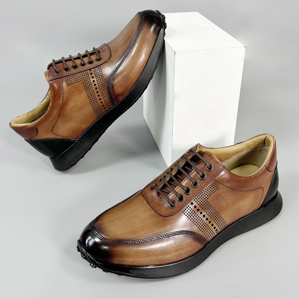 Men's Genuine Leather Brogue Pattern Casual Shoes Breathable Perforated Design Flat Suitable for Business And Daily Wear