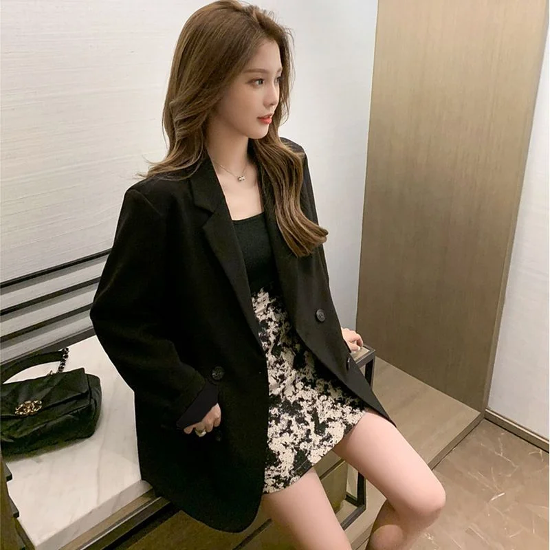 Autumn and Winter Women's 2025 New Stitched Suit Collar Button Pocket Fashion Solid Color Versatile Casual Long Sleeve Blazers