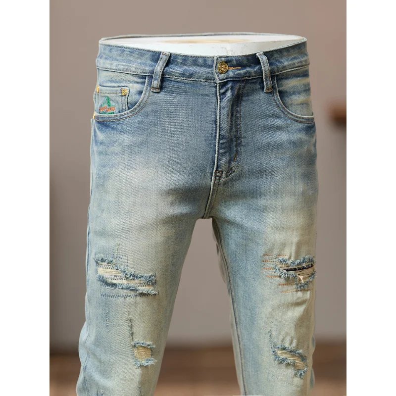 جينز ممزق وسيم للشارع روفيان لعام 2025 للرجال ذو اتجاه حنين عتيق بقصة ضيقة وأقدام صغيرة سراويل مخصصة متعثرة