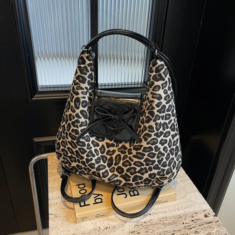 حقيبة كتف نسائية راقية مصنوعة من الجلد الفاخر مع مظهر يومي عتيق من باريس  #4