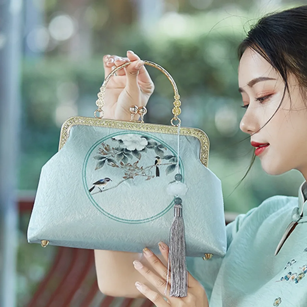 Handmade Female Vintage Retro Chic Floral Clasp Messenger Bag Women Chinese Luxury Design Fringes Chain Kiss Lock Shoulder Bag