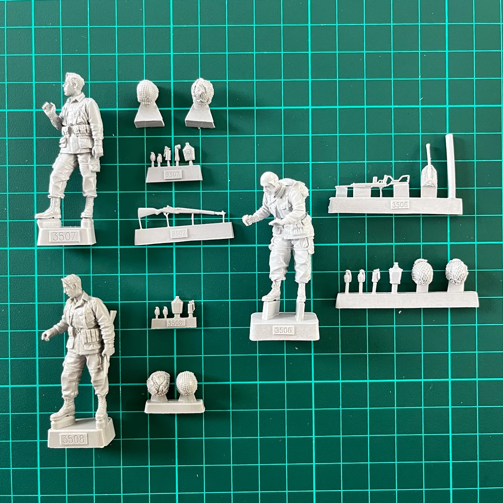 1/35 Resin Model Figure Kits GK , Three People，No Car，Military Theme，Unassembled And Unpainted,372C