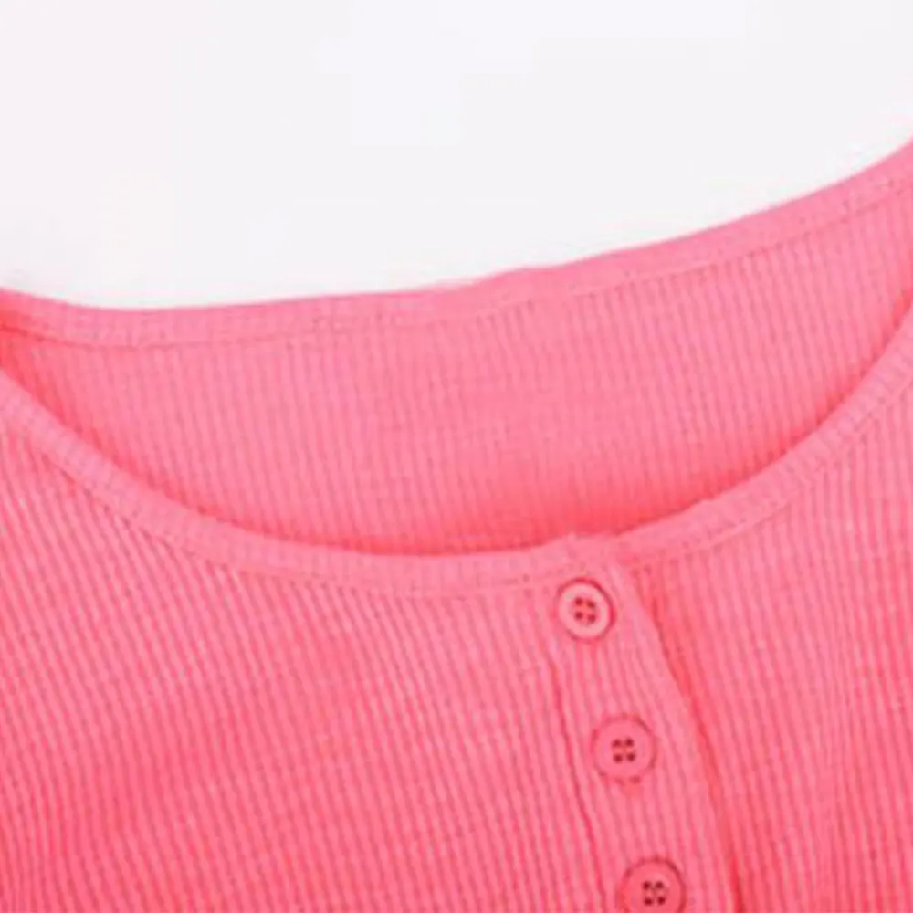 เสื้อครอปแขนยาวทรงเข้ารูป ดีไซน์ทันสมัย รุ่นใหม่ล่าสุด ปี 2025