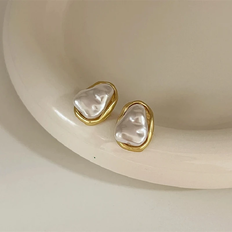 1 Pair Of Exaggerated Retro Style Long Bohemian Temperament Alloy With Imitation Pearl Combination Of Women Earrings