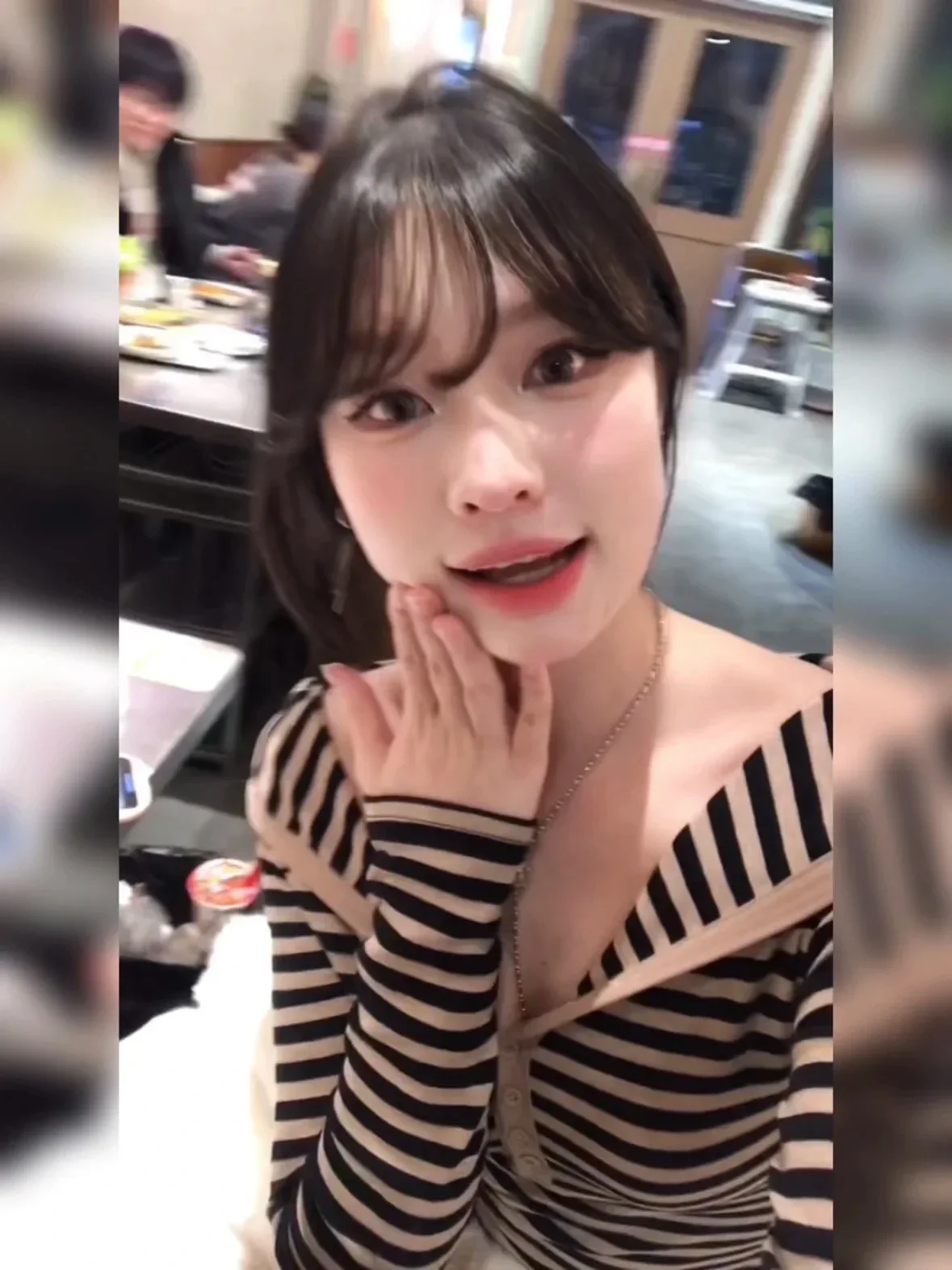 تي شيرت نسائي مخطط بألوان متباينة بأكمام طويلة وياقة نصف مفتوحة تي شيرت 2025 Ropa Mujer موضة غير رسمية بأزرار كل مباراة تي شيرت