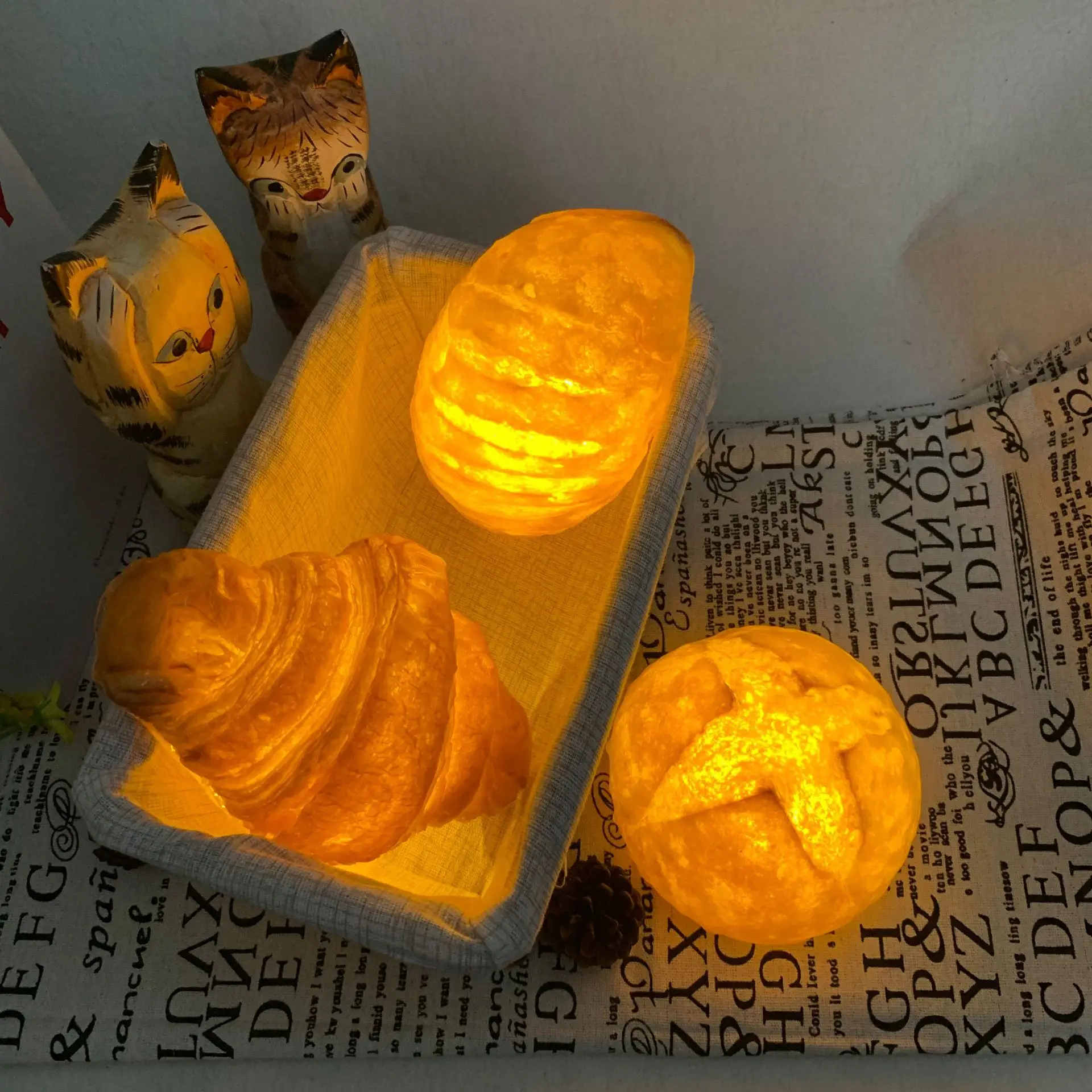 Artifical Croissant Bread Light Atmosphere Lamp LED Bread Lamp LED Night Light Cake Shop Decoration Great Gift