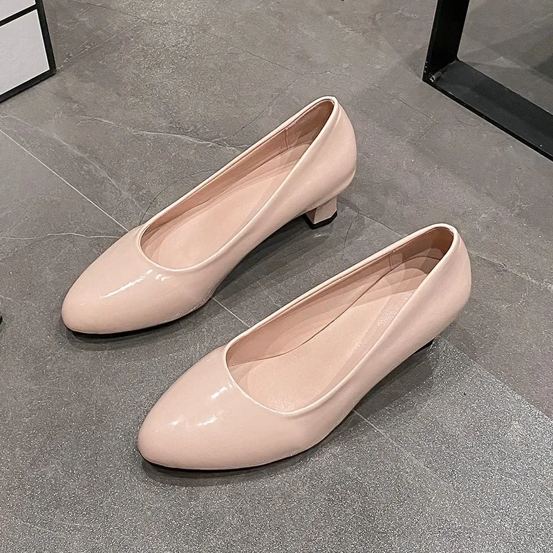 2024 New Lightweight Round Toe Shallow Mouth Slip-on Spring and Autumn Workplace Mid-heel Versatile Solid Color Outer Wear