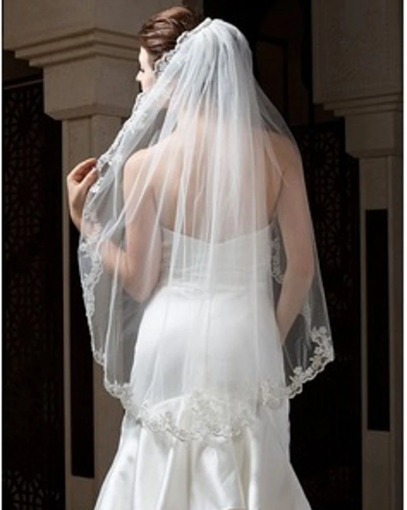 Elegant One-tier Fingertip Length Wedding Dress Veil Bridal Veils With Lace Applique Edge For Bride