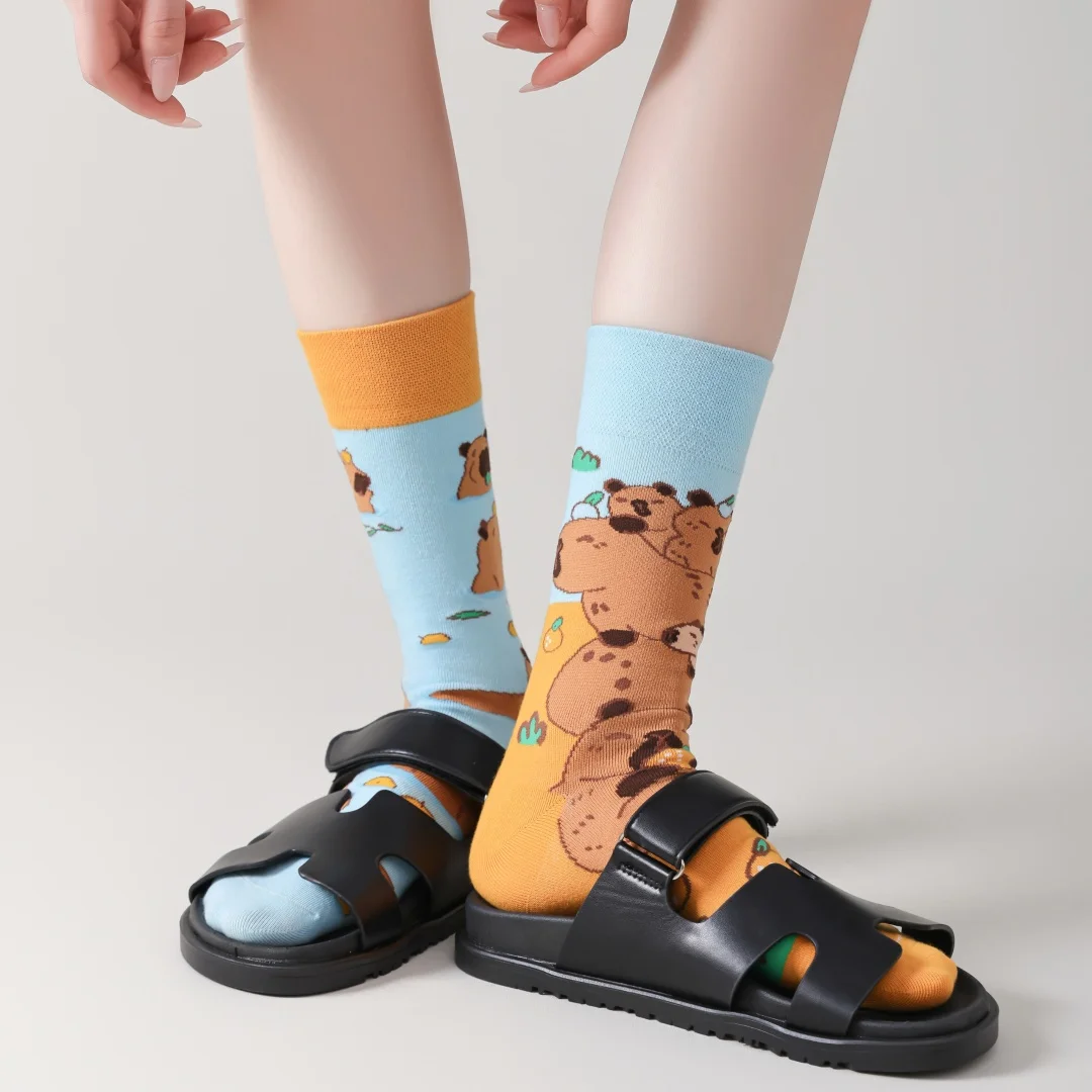 زوج واحد من الجوارب كابيبارا اللطيفة لمنتصف الساق، تصميم AB عصري، مثالي للجنسين على مدار العام.