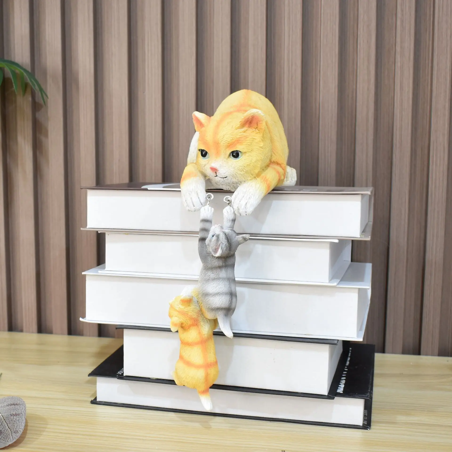 Exquisite Resin Cat Figurine Set Mother Cat with Kittens Sculpture Cute Animal Ornament Desktop Home Office Tabletop Decoration