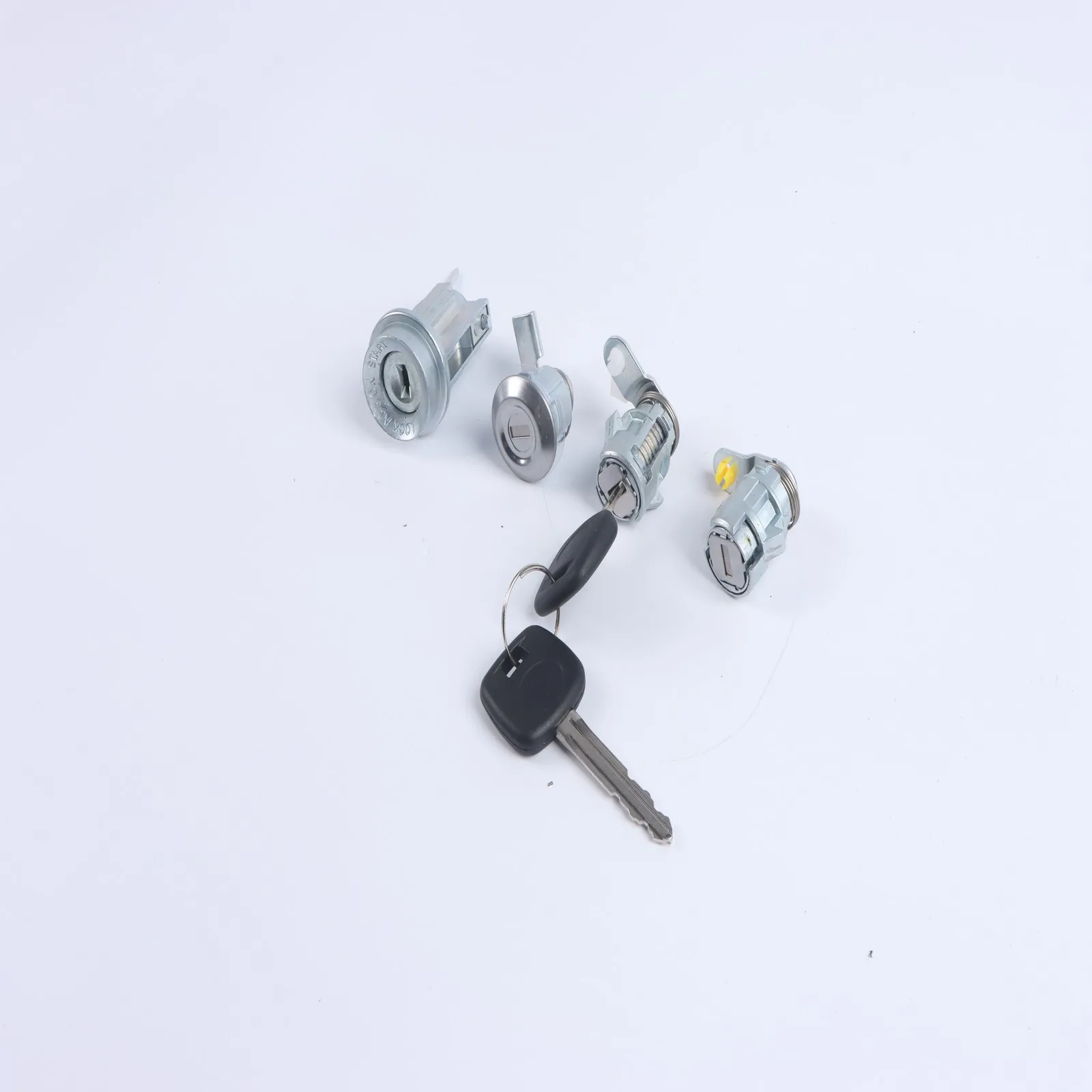 

Цилиндр замка зажигания с 2 ключами для Toyota Pickup 4Runner 1988-1997 OE 69058-60041 Сменный набор замков