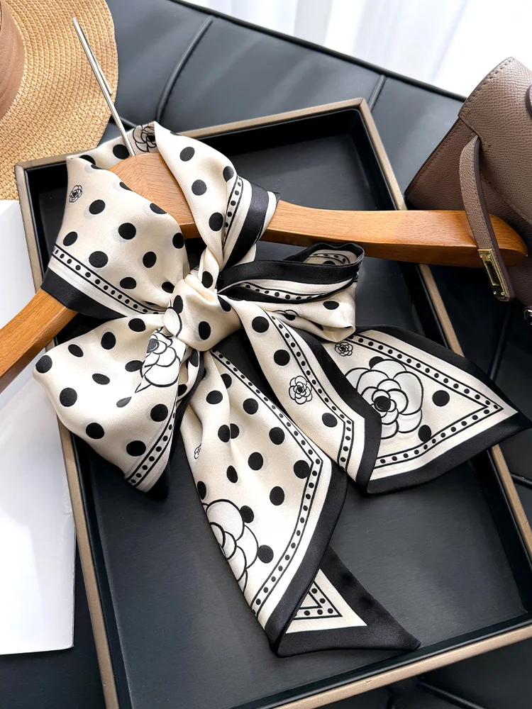 黒と白の水玉模様のシルクスカーフ女性の春の新スタイル薄い長方形ショールシャツ装飾用両面シルク