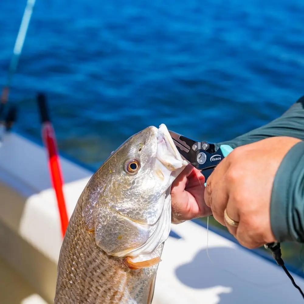 كماشة صيد السمك من سلسلة Pro مقاس 6.5 بوصة - ألومنيوم من الدرجة الطائرات، حشوات فكية من التيتانيوم، قواطع كوبالت قابلة للاستبدال، مقابض مطاطية، #2