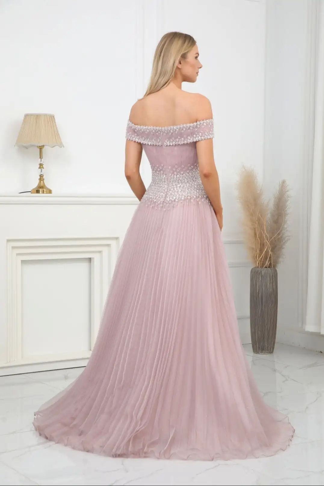 Sweet Dusty Pink Chiffon Mother of the Groom Gown Long Off Shoulder Wedding Guest Gown Women's Lace Appliqué Formal Gown 2024