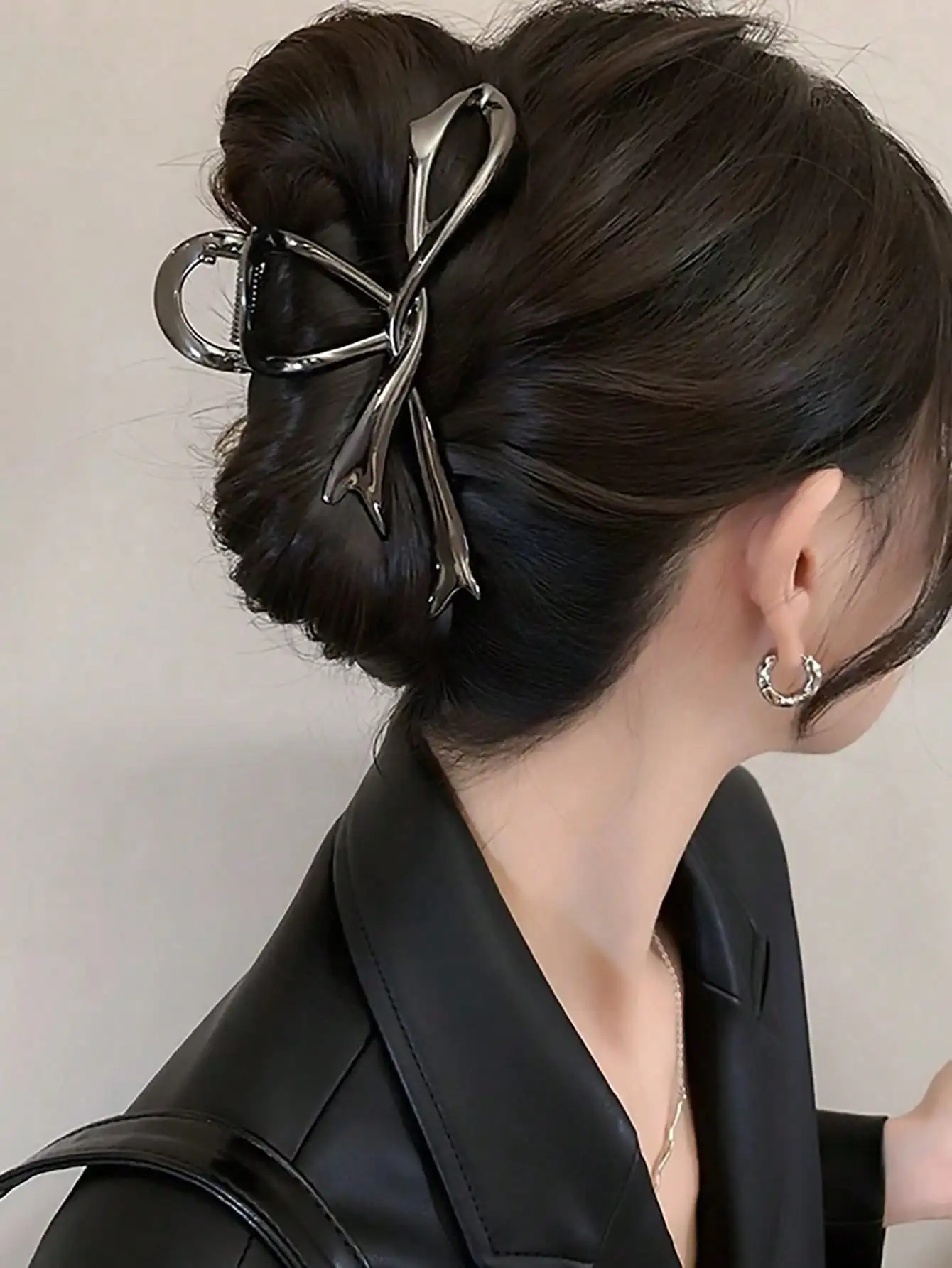 1pc Minimalist Asymmetrical Metal Bow Hair Clip, Suitable For Ponytail Hairstyle With Thick Hair Hair Claws Claw Clips Hair Clips Hair Jaw Clip Hair Clamps Hair Clutch Hair Catcher Clip,