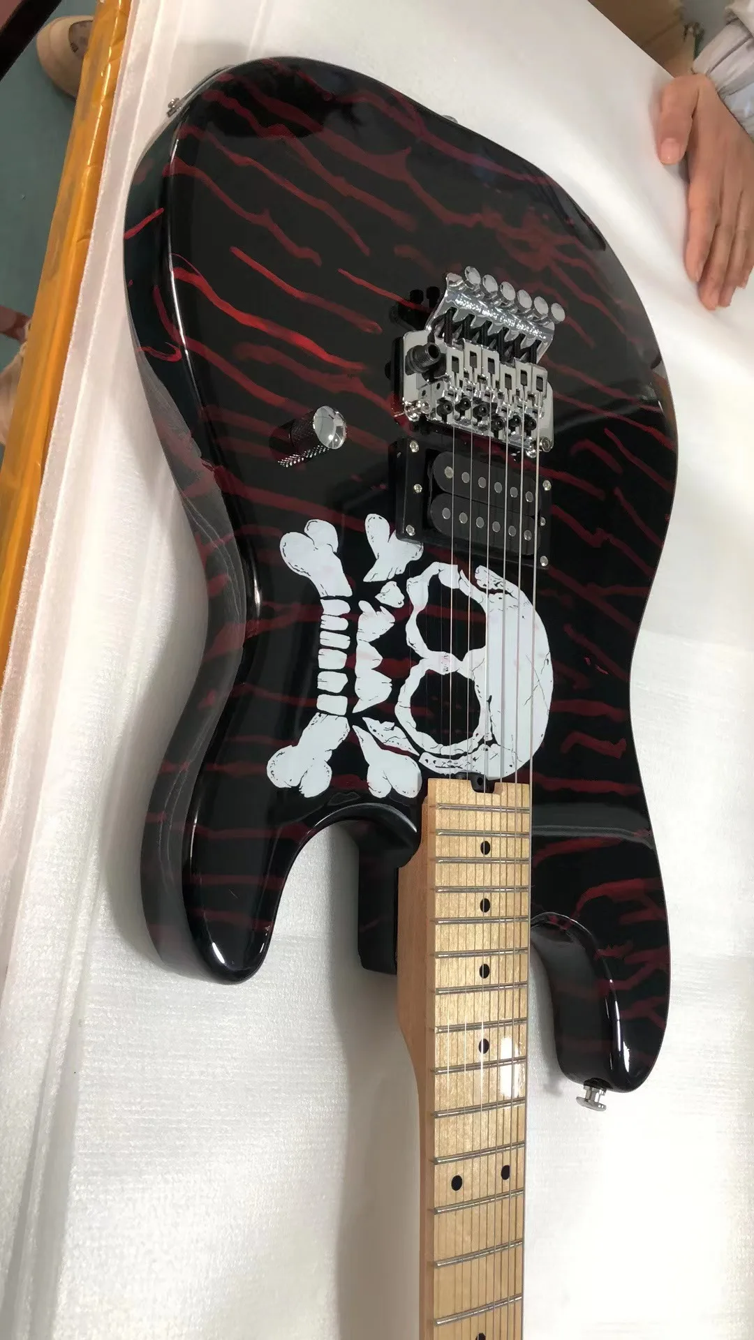 Skeleton Top Blood ST 6 Strings Electric Guitar Basswood Body Chrome Hardware Bridge Tremolo Gloosy Finish Free Delivery