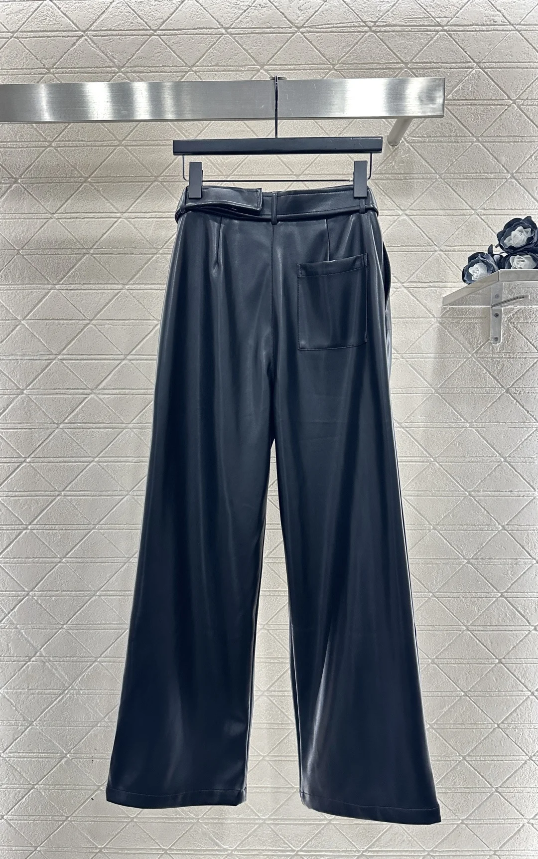 بنطال جلدي واسع الساق بطيات بحزام لخريف وشتاء مع صوف، بنطال جلدي نسائي عالي الخصر بأرجل مستقيمة