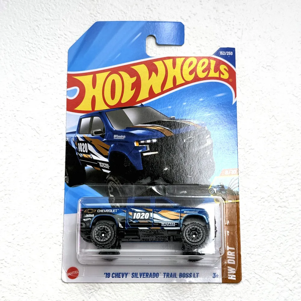 

Металлическая литая модель автомобиля Hot Wheels 2025 '19 Chevy Silverado Trail Boss LT, синяя, масштаб 1:64