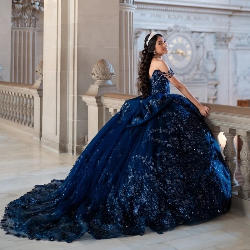 فساتين Quinceanera لامعة باللون الأزرق الداكن ثوب حفلة قبالة الكتف ترتر دانتيل مزين بالخرز تول مشد حلو 16 فستان فيستدوس