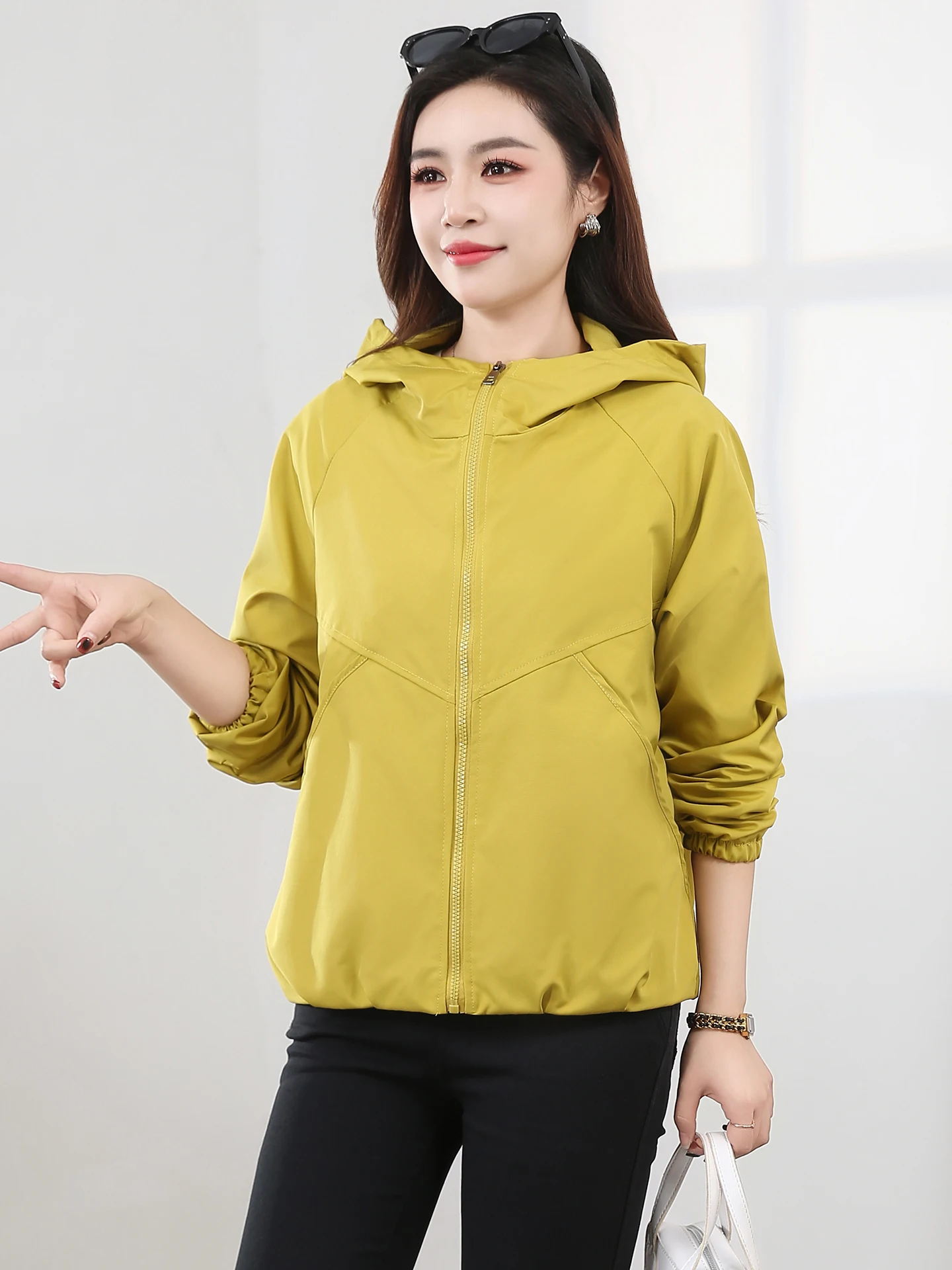 

Women's Casual Short Breathable Windproof Jacket Spring Autumn Double Layer Lightweight Polyester Fabric Fashionable Loose Fit