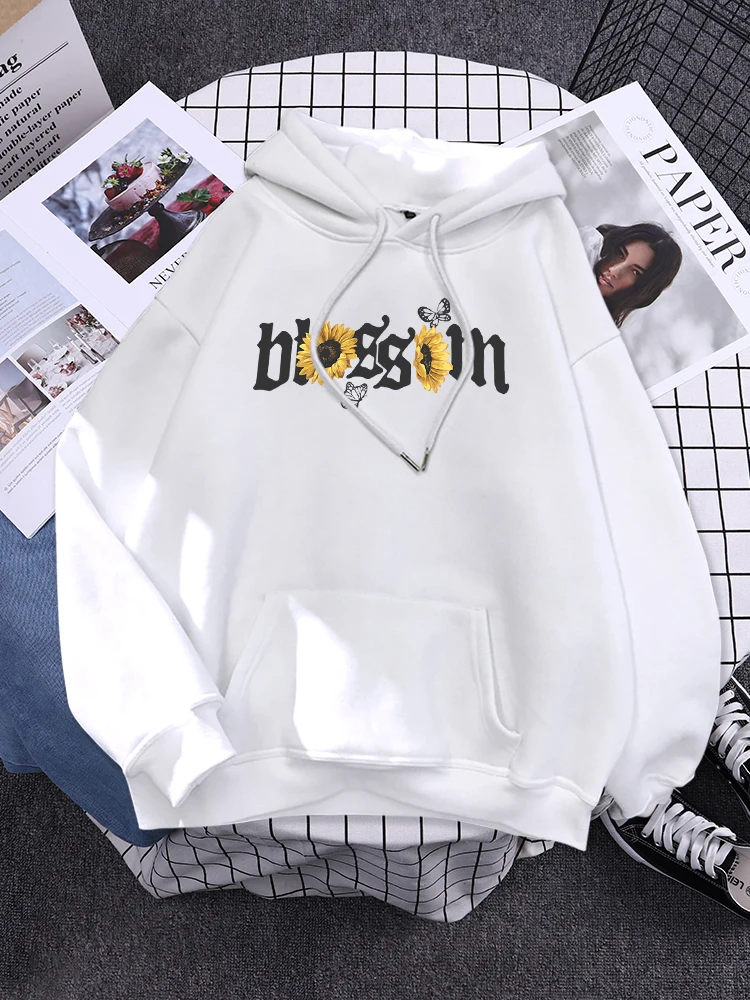 Sunflower Blossom In Spring Pattern Hoodie Cartoon Harajuku Streetwear Pocket Casual Pullovers Autumn Fleece Clothes Womens