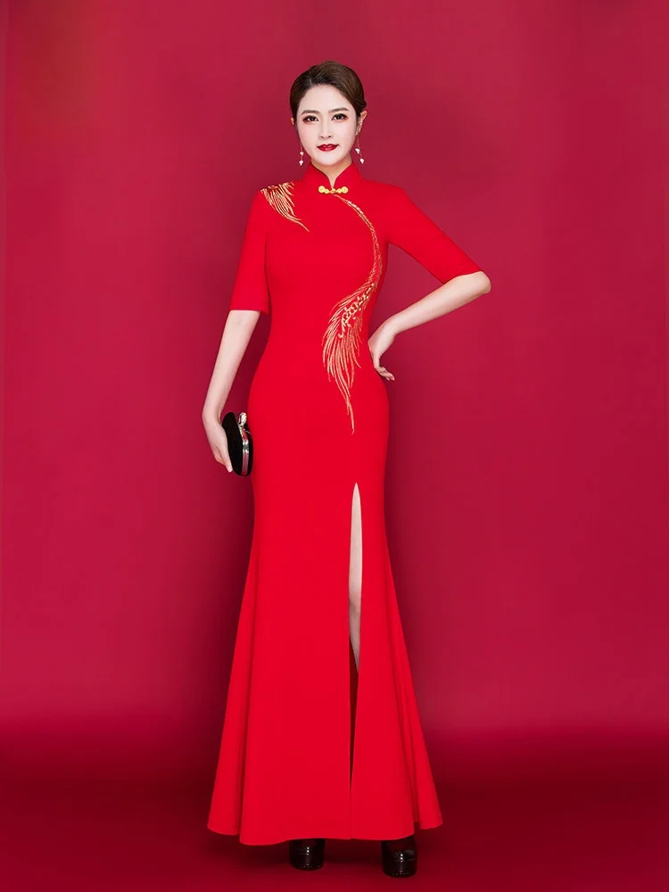 

Элегантное длинное платье с вышивкой, улучшенная версия, модное, для выступлений, от Aumanlin, красное, с коротким рукавом, с высоким разрезом