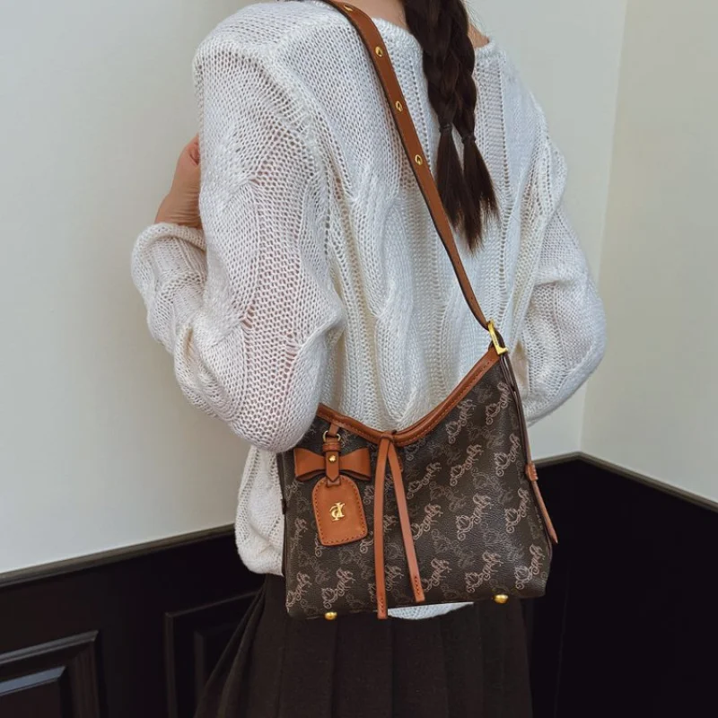 

Fashionable Ladies Handbag Crafted From Rainbow-Printed Leather Featuring High-End Daily Style