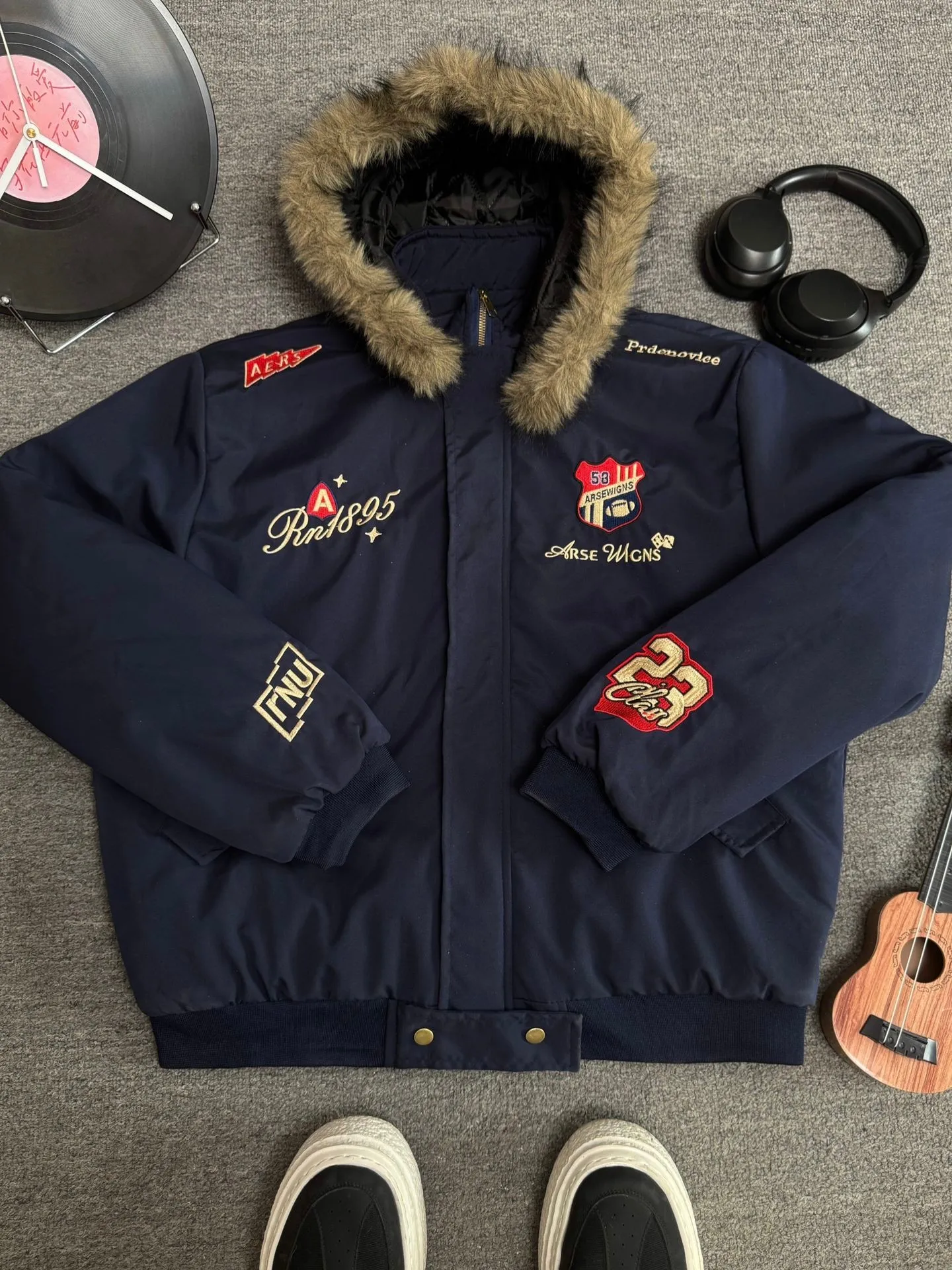 

Утепленная хлопковая куртка с вышивкой и капюшоном для мужчин, зимнее пальто, теплое, приталенное, с длинными рукавами, однотонное, из полиэстера