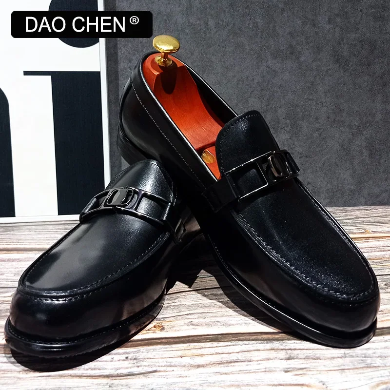 Zapatos de lujo para hombre, mocasines informales de cuero, sin cordones, para boda, oficina, banquete, color blanco y negro