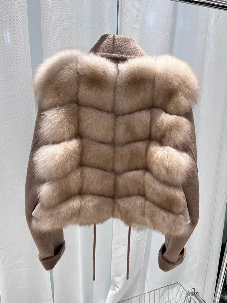 معطف شتوي نسائي جديد لعام 2025 من فرو الثعلب الحقيقي الطبيعي سترة صوفية سميكة ودافئة ملابس خارجية نسائية غير رسمية