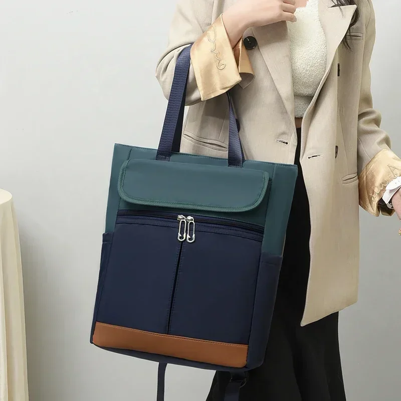 Mochila impermeável de nylon feminina, versátil mochila de viagem, minimalista e elegante, grande capacidade básica, lazer, 2024