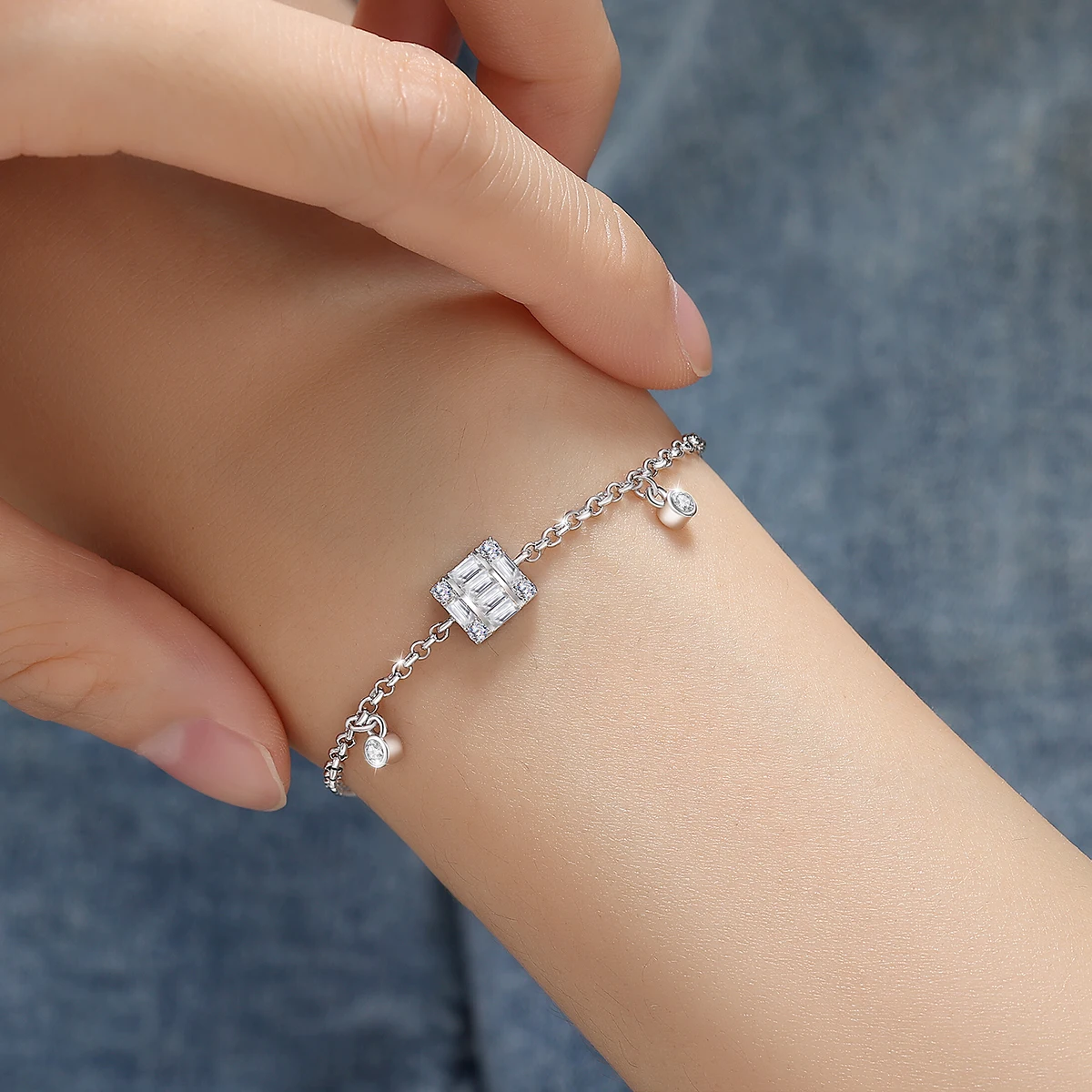 Full Moissanite Wrist Hand Chain Three Stone Bracelet for Women 925 Silver Plated 18k Gold Fresh Sweet Style Jewelry