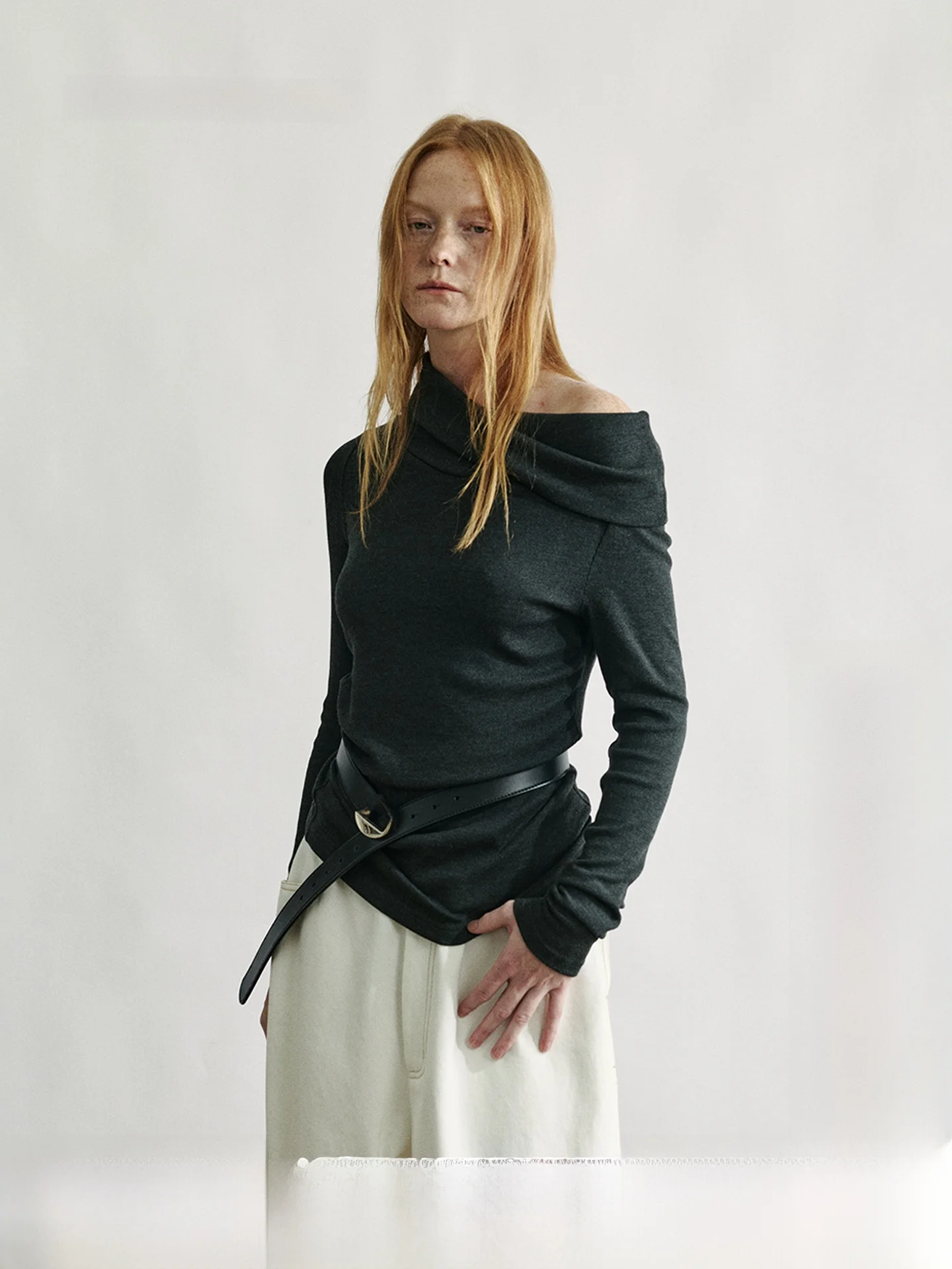 

ay Knitted Gathered Slim Fit Casual Top FAE Free And Easy Series Soft Comfortable Anti-Wrinkle Winter 2025 Women's T-irt