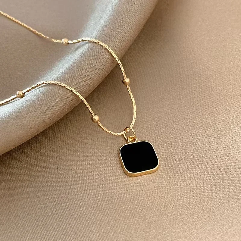 

European and American Ins style niche design, Beimu small square necklace pendant, light luxury high-end necklace for women