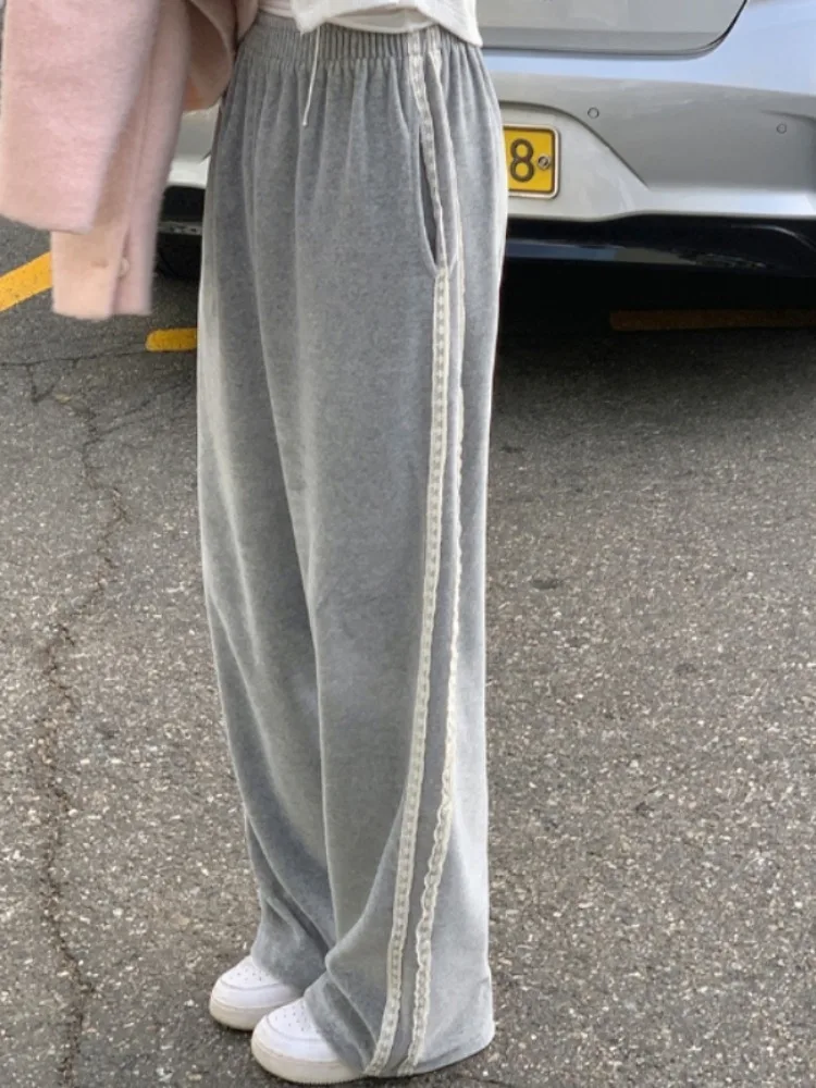 กางเกงขายาวลำลองเอวสูงแต่งขอบลูกไม้สไตล์เรโทรสำหรับผู้หญิง ดีไซน์เก๋ไก๋ ผ้ากำมะหยี่เนื้อนุ่มพลิ้วไหว ทรงขากว้าง แฟชั่นฤดูใบไม้ผลิและฤดูใบไม้ร่วง