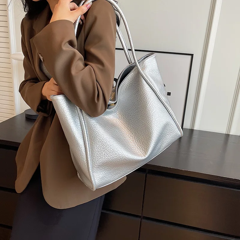 Luxury Tote Bag for Women 2023 New Retro PU Large Capacity Single Shoulder Bag Ladies Commuter Underarm Bag Student Travel Bag