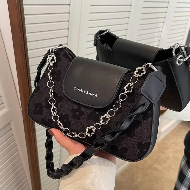 

2023 New Summer Texture INS Small Focus Design One Shoulder Underarm Wrap Chain Strap Wrap Tide Bags for Women Designer Bag