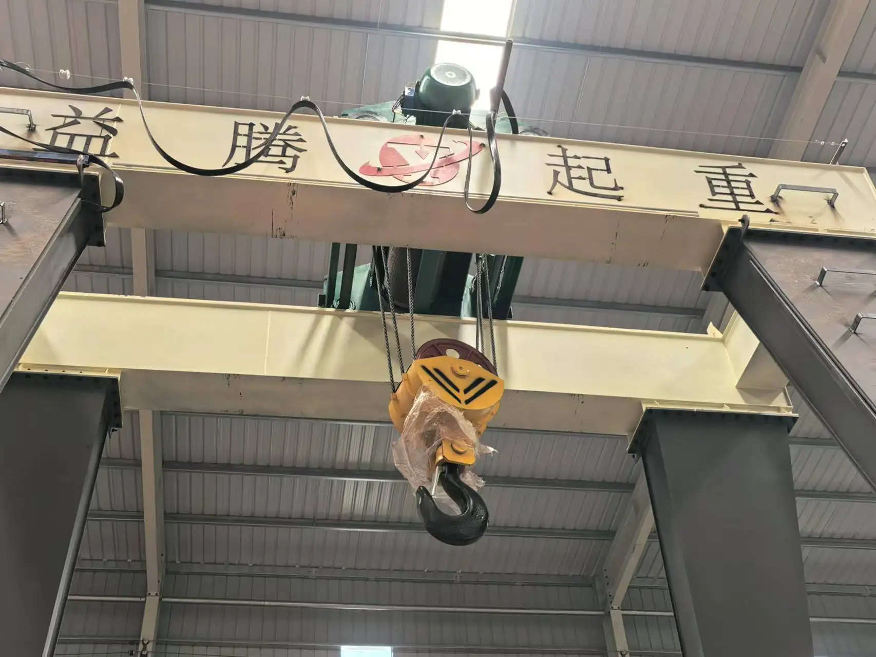 Electric Tire Crane Hoist Lifting Mechanism With 20 Ton Loading Capacity Outdoor Use Gantry Crane Construction Including Motor