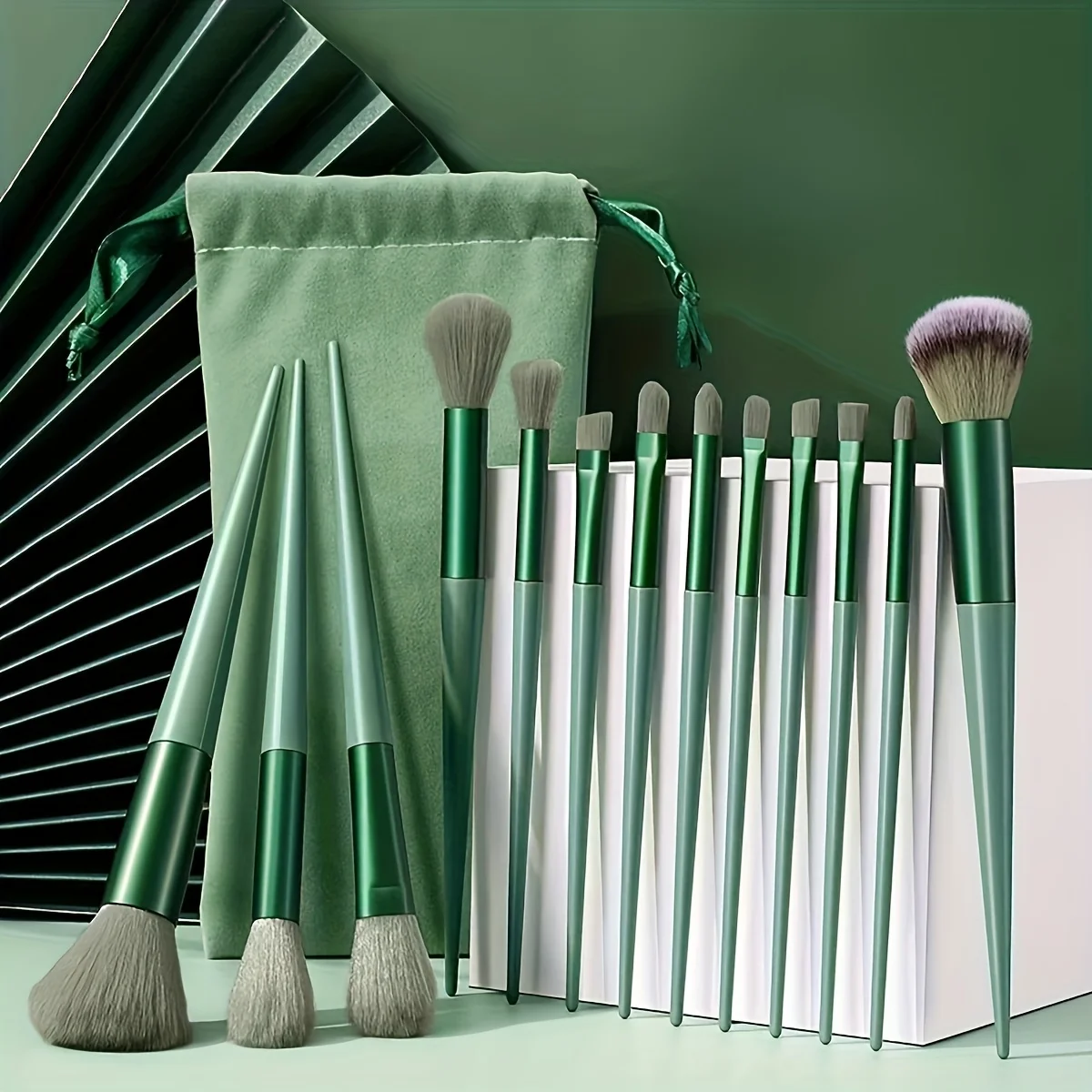 Conjunto de pincéis de maquiagem sintéticos macios de 13 peças, inclui blush, base, sombra, pincéis labiais, cabo ergonômico, plástico abs durável