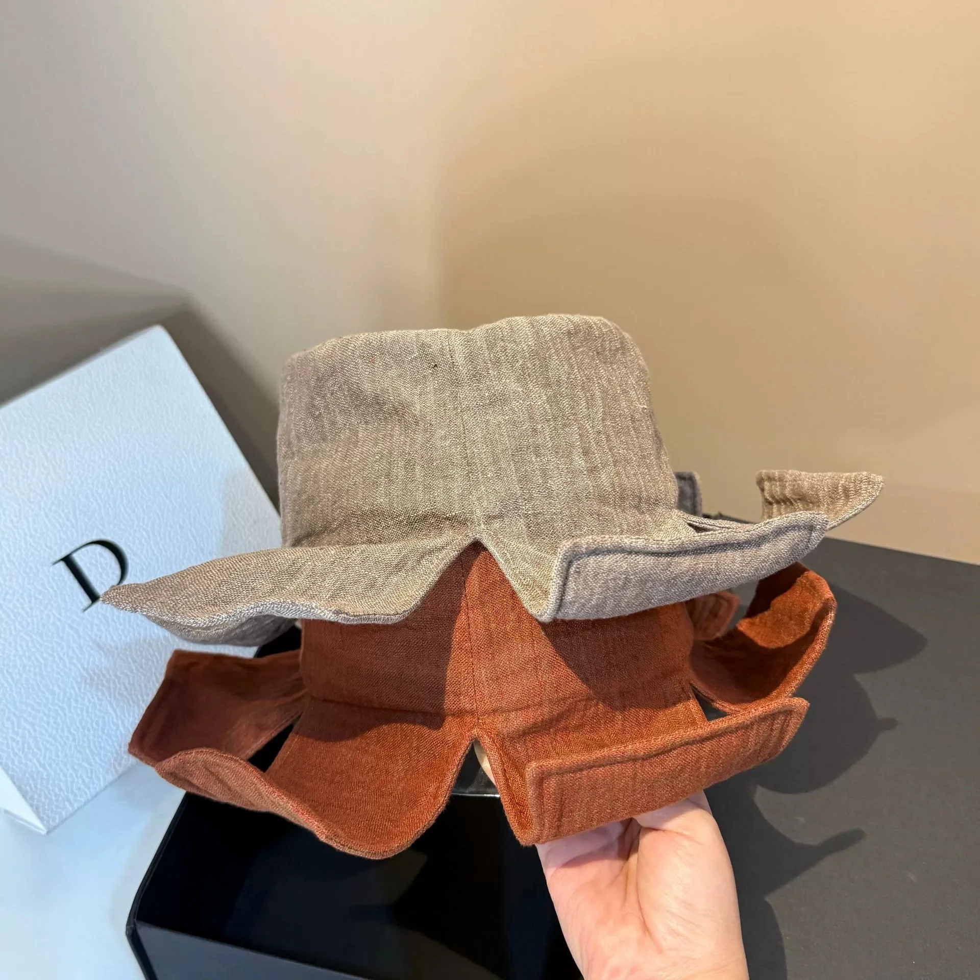 Simple Cotton and Linen Fisherman's Hat – A Japanese-style, Foldable Sun Hat for Spring and Summer Outings