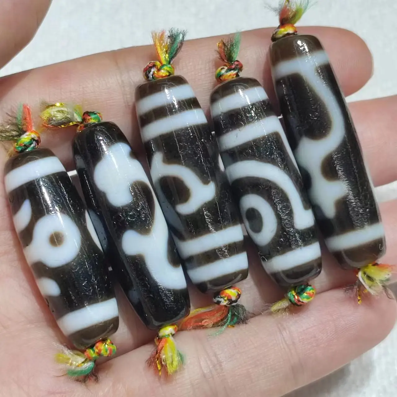 

1pcs/lot natural multi-pattern old agate dzi Black and white Weathering lines Rare breeds Accessories amulet archaic jewelry