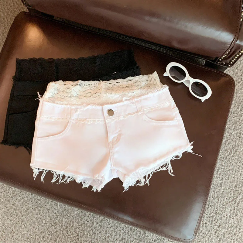 Sexy dentelle Patchwork taille basse Shorts femmes mode coréenne mince chaud court Sexy Denim pantalon noir blanc Y2K tenue de Club Jean Shorts