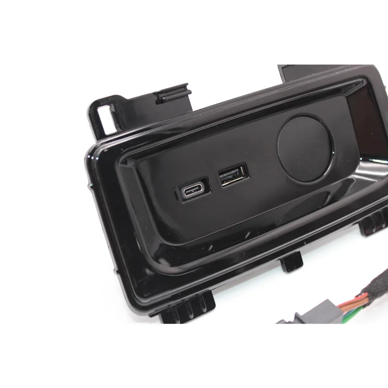 Suitable for Audi A6L C8/A7/A4L rear USB charging port, low-end modified dual USB car charger