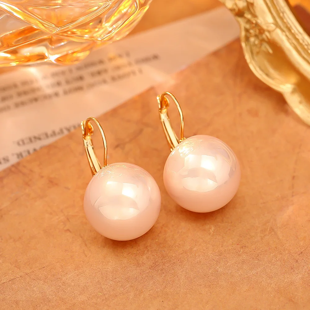 

Fashionable and exquisite retro exaggerated pearl earrings niche unique design versatile earrings high-end cold style earrings