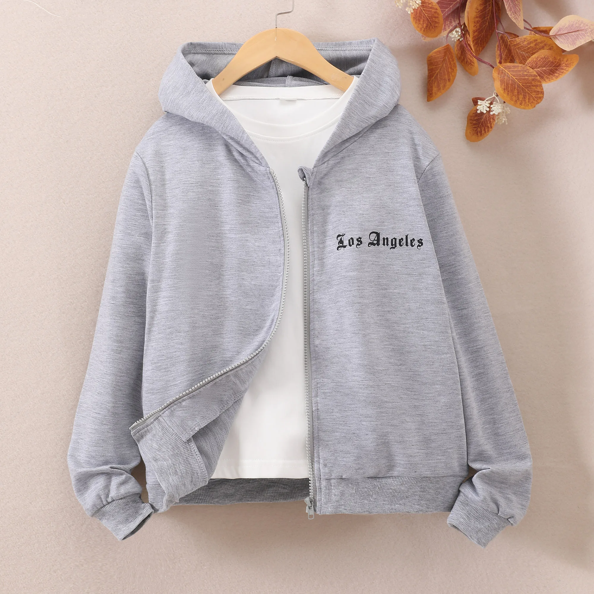 

Girls' long sleeved hooded zipper sweatshirt