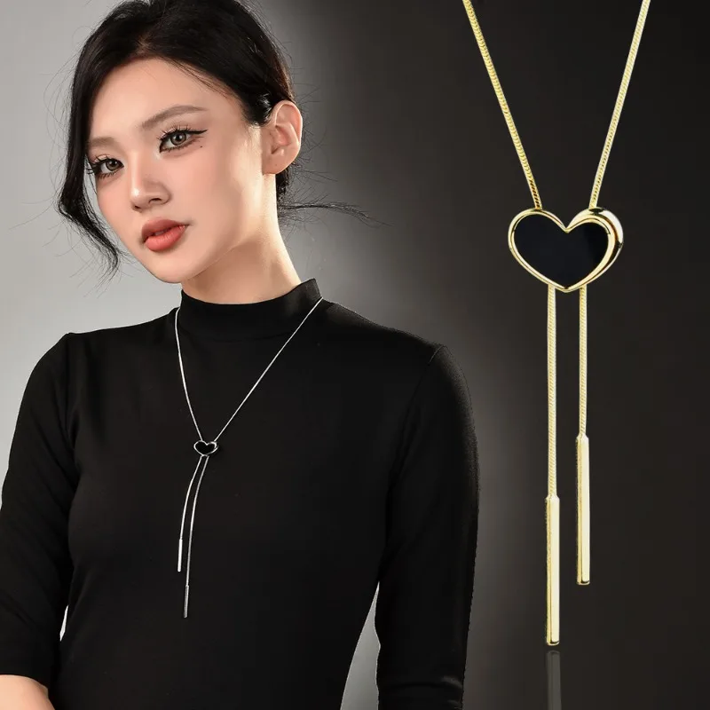 High-end knitted chain tassel necklaces, fashionable clothing necklaces, heart-shaped pull-out women's accessory pendants