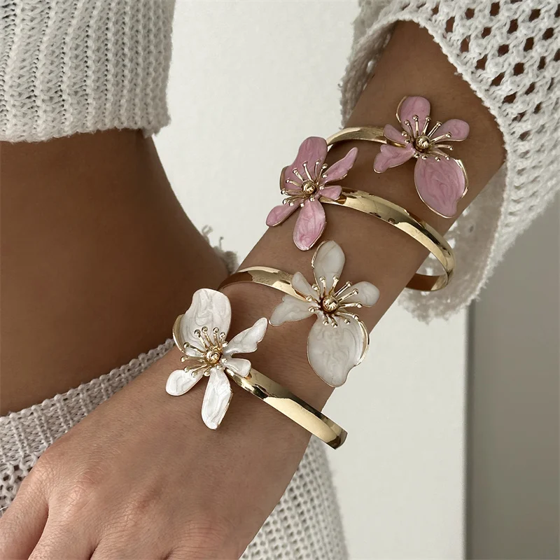 

Romantic Pink Enamel Flower Bracelets for Women Vintage Gold Color Floral Open Cuff Bracelets Elegant Party Jewelry Gifts