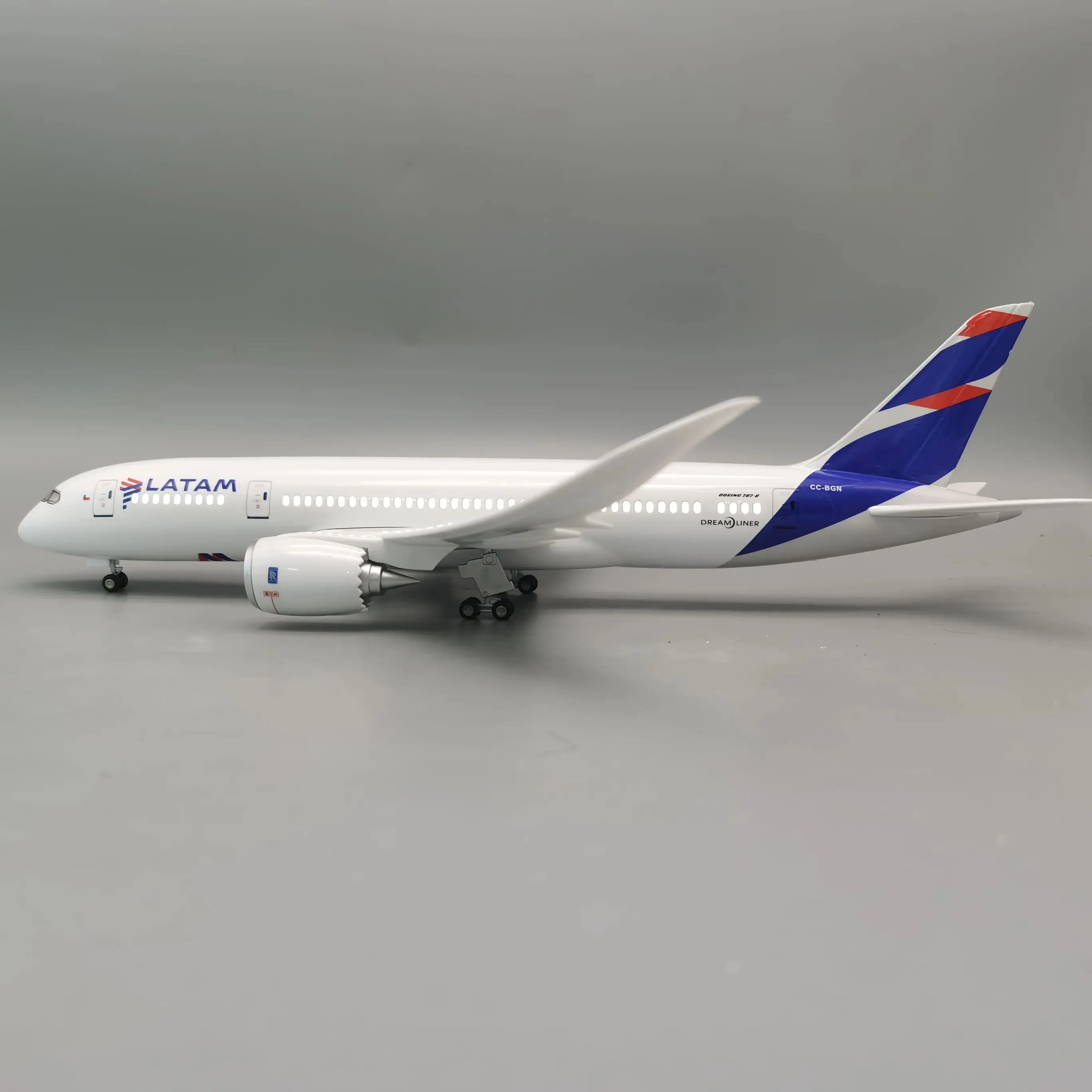 1:150 Scale LanChile LATAM Airlines B787 Dreamliner Diecast Model Airlines Resin Airplane Toys Collection Display Gift Fan